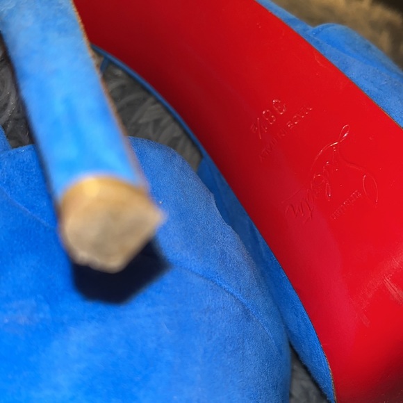 Christian Louboutin - Picture 5 of 9